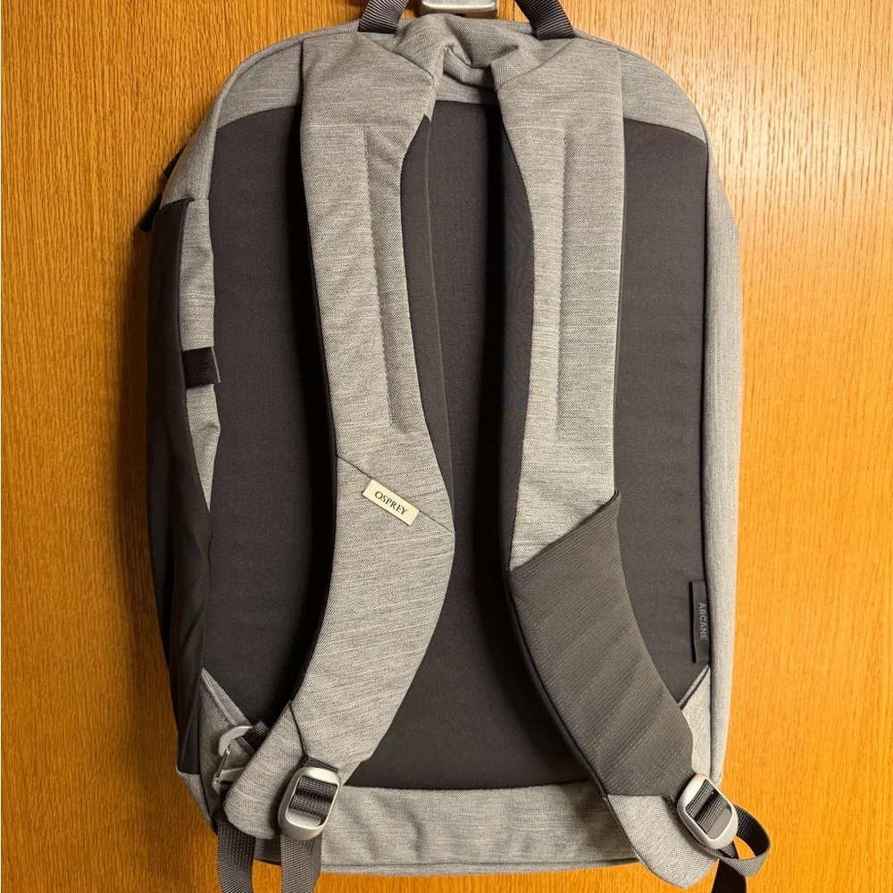 OSPREY Men's Gray and Black Backpack with Padded Straps